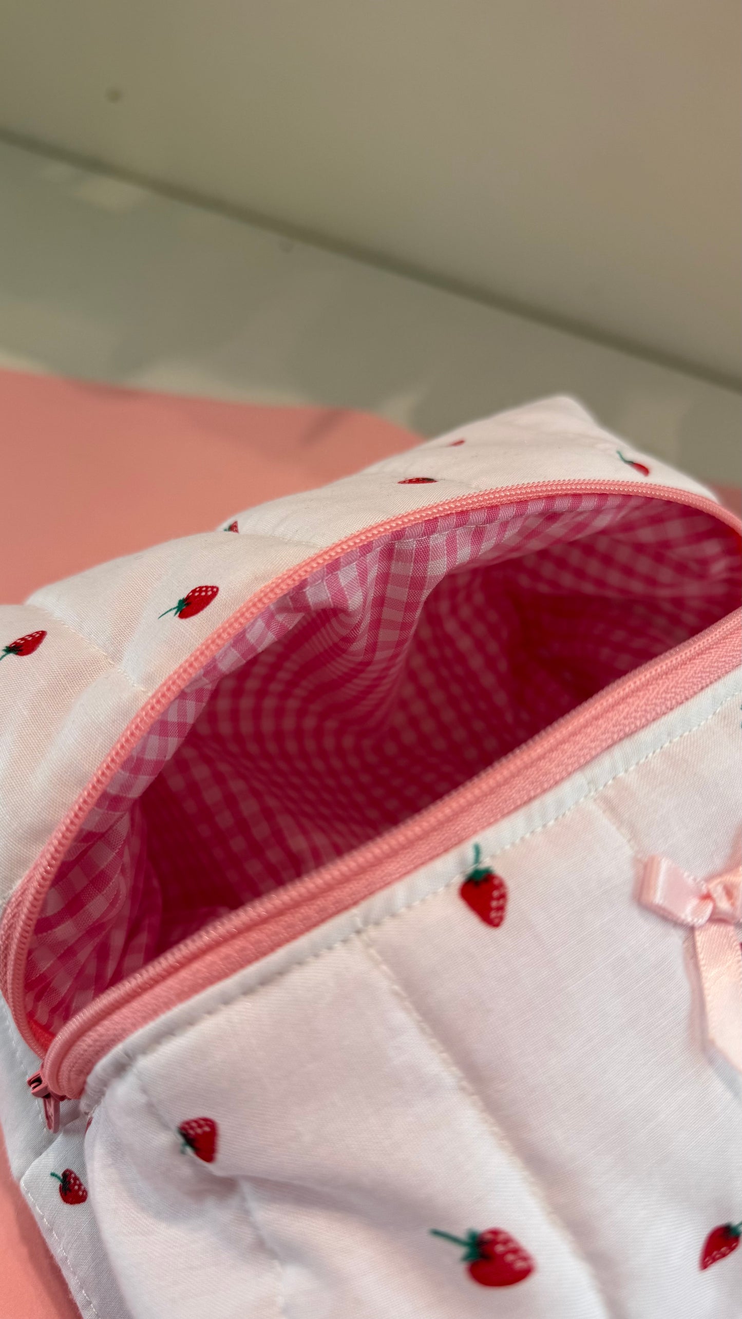 Quilted makeup bag Strawberry Print SAMPLE