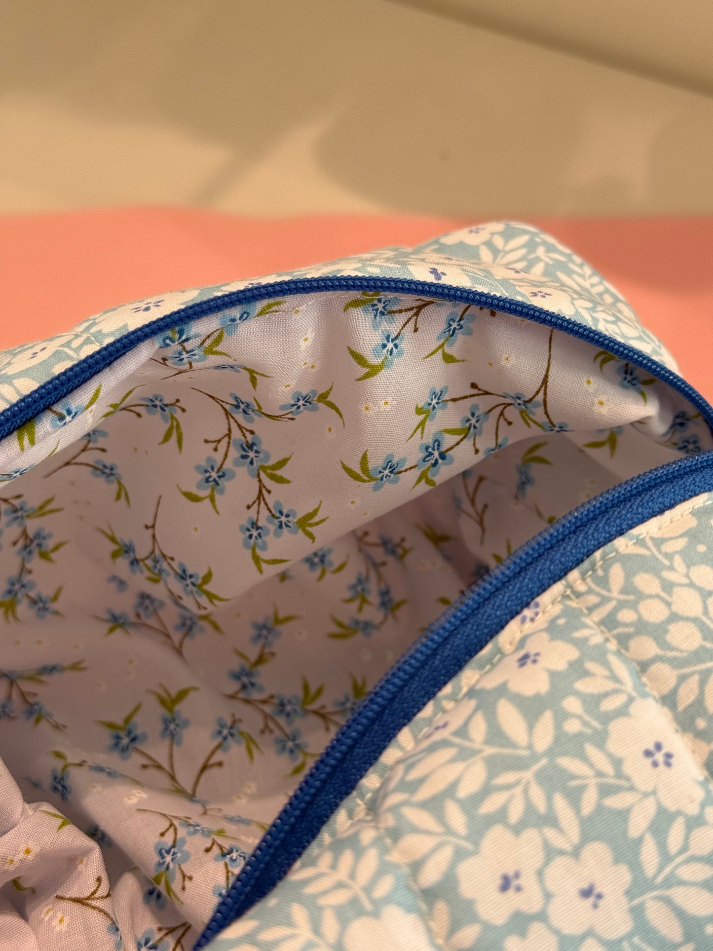 Quilted makeup bag - Blue floral print
