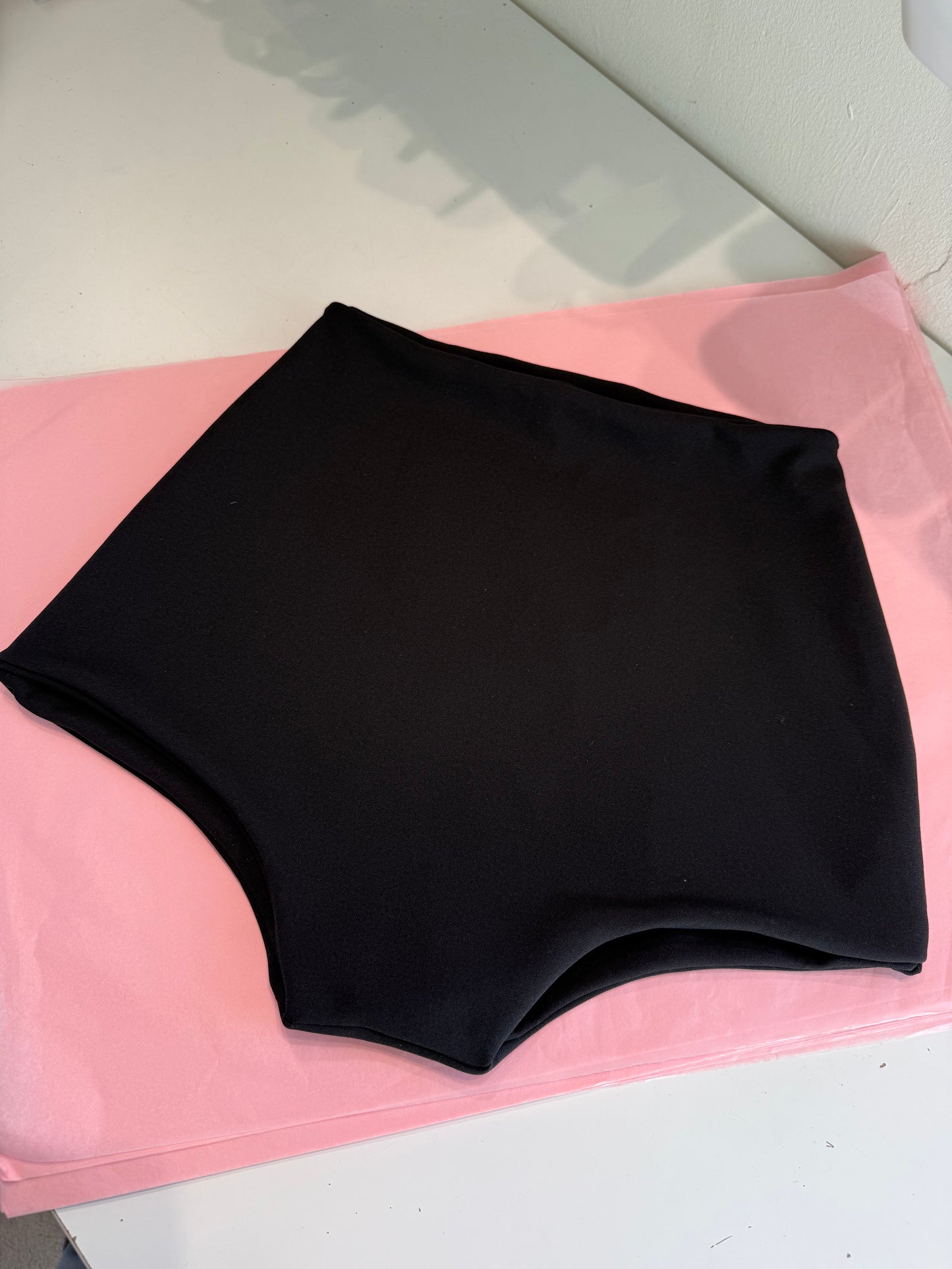Double lined seamless high waisted hot pants in black size small SAMPLE