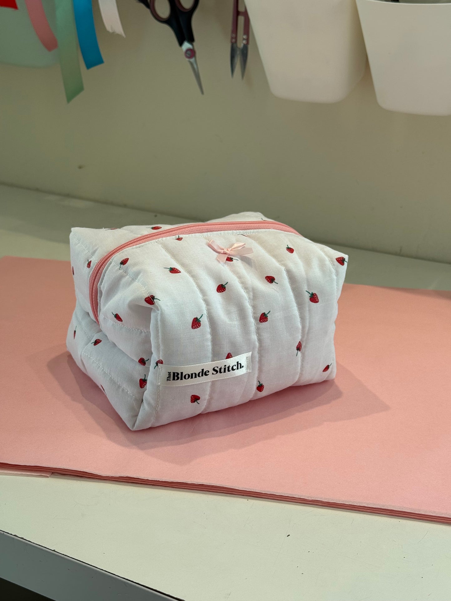 Quilted makeup bag Strawberry Print SAMPLE