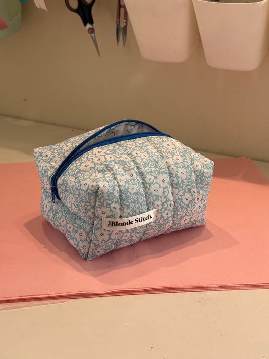 Quilted makeup bag - Blue floral print