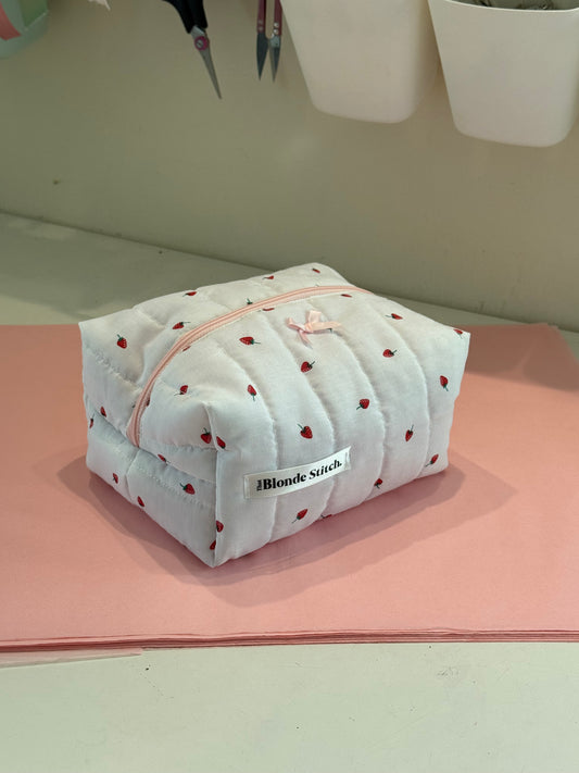 Quilted makeup bag - Strawberry print