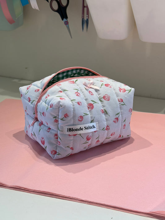 Quilted makeup bag - Tulip print