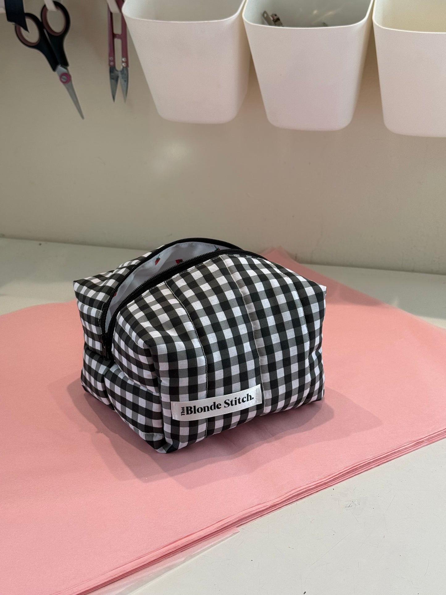 Quilted makeup bag - Black gingham (small)